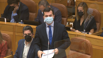 Gonzalo Caballero durante un pleno do Parlamento