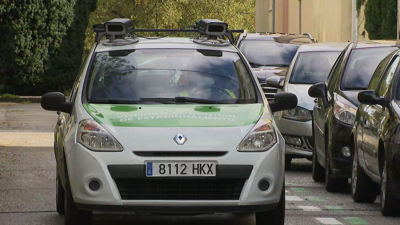 Vehículo de control de estacionamento