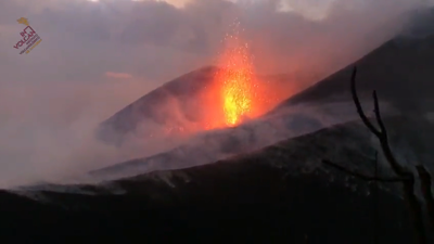 Imaxe da erupción a media tarde