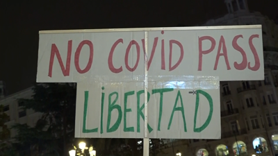 Os manifestantes rexeitan a esixencia do pasaporte covid