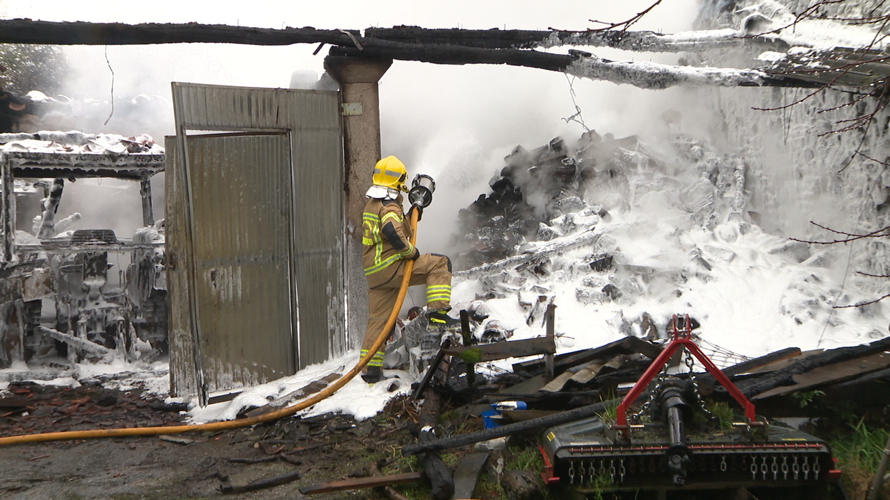 Varias dotacións dos bombeiros de Chantada traballaron na extinción das lapas