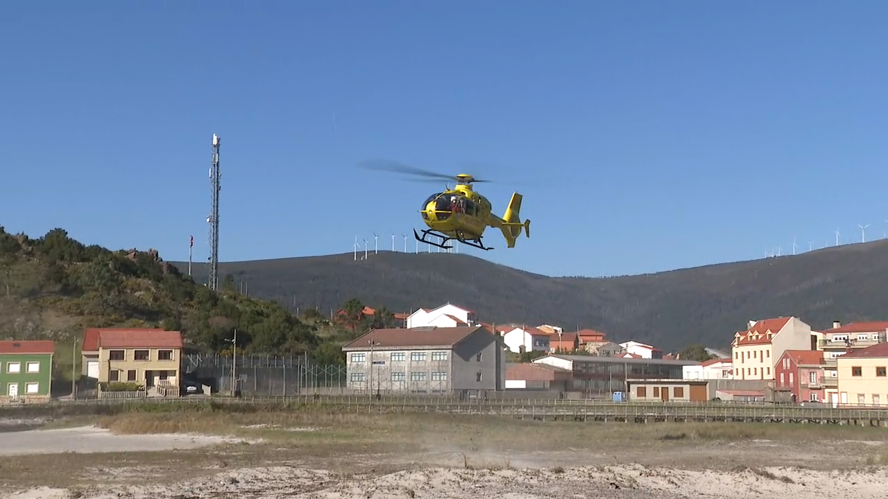 O helicóptero do 061 no concello de Carnota