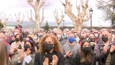 A veciñanza arroupou as familias dos mariñeiros na Alameda de Marín