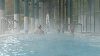 Piscina exterior do balneario de Laias, en Cenlle