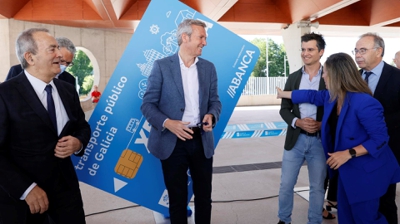 Rueda, Vázquez e Bugallo, na estación intermodal de Santiago  (EFE/ Lavandeira Jr)