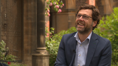 O galego Marcos Martinón nun momento da entrevista en Cambridge