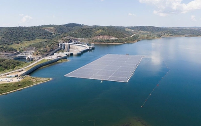 12.000 placas solores flotan no encoro de Alqueva en Évora