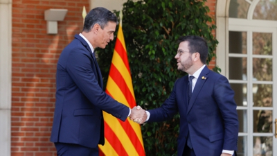 Sánchez recibe a Aragonès na escaleira da Moncloa (EFE/Arquivo)