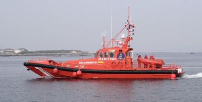 Os mariñeiros foron rescatados pola Salvamar Mirach