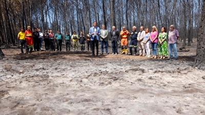 Pedro Sánchez durante a súa visita ás zonas afectadas polo incendio de Bejís (EFE Domenech Castelló)