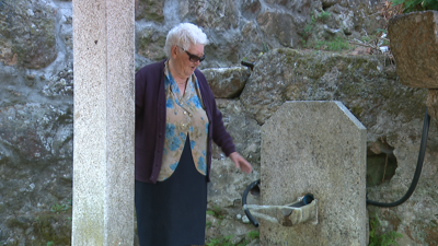 As veciñas de máis de 80 anos non lembrar ver a fonte da aldea seca.