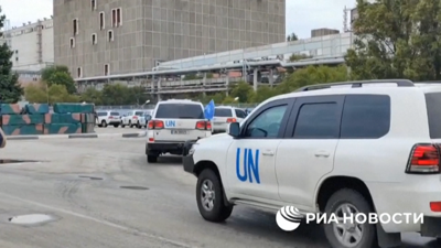 Imaxes dos inspectores chegando á central.