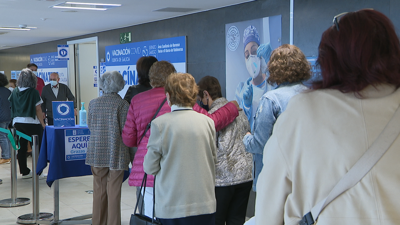 Ringleira para a cuarta dose no Hospital de Ourense