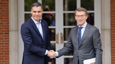 Pedro Sánchez e Alberto Núñez Feijóo reuníronse durante tres horas en Monlcoa (EFE/Sergio Pérez)