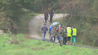 Xente buscando nos arredores de Porto