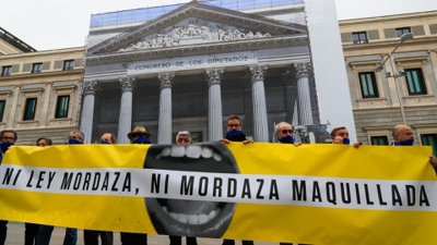 Protestan ante o Congreso para esixir a derrogación da coñecida como lei mordaza (EFE/ Fernando Alvarado)