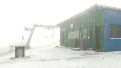 A neve callou na estación de Manzaneda