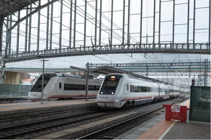 Trens de proximidades na estación de Santiago