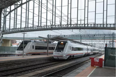 Trens de proximidades na estación de Santiago