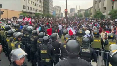 Simpatizantes de Castillo piden o peche do Congreso en Lima