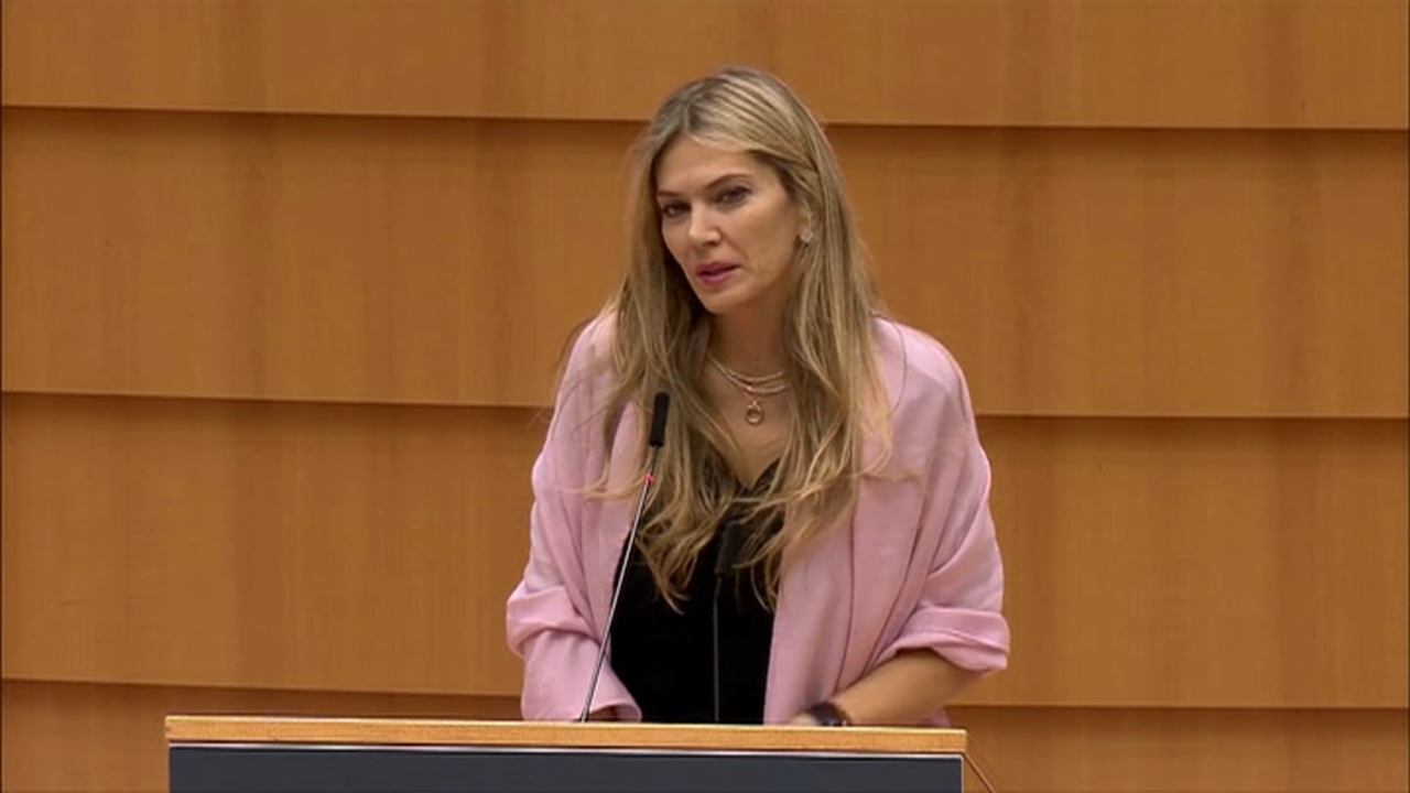 Eva kaili nunha comparecencia no Parlamento Europeo