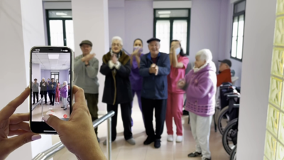 Os maiores cántabros do centro de día Luz de Luna difunden as súas coreografías en Tik Tok