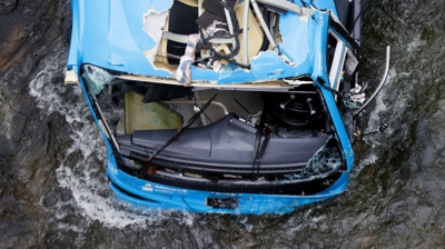 Autobús accidentado no río Lérez (EFE/Lavandeira jr)