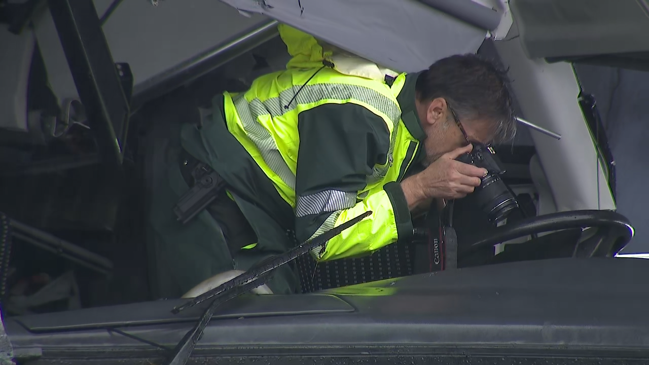 Os axentes sacaron fotografías no interior do autobús