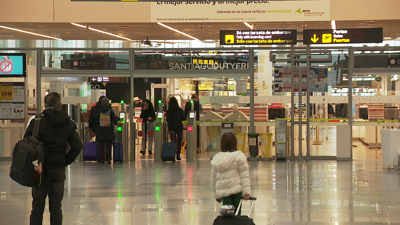 Operación retorno do Nadal no aeroporto Rosalía de Castro, en Santiago