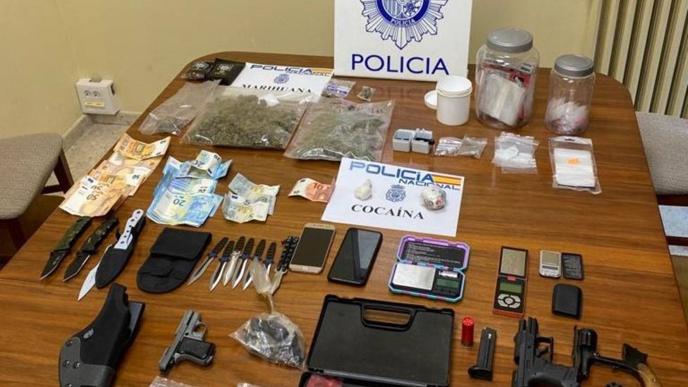 Material intervido pola Policía en Entrimo na 