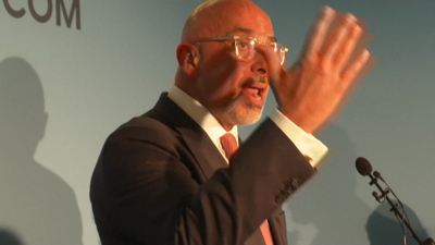 Nadhim Zahawi é un refuxiado iraquí que chegou ao Reino Unido fuxindo de Saddam Hussein