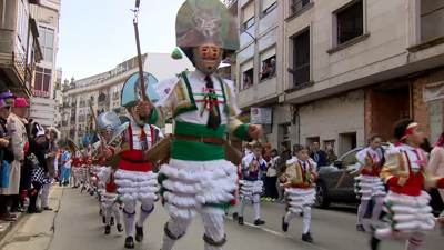 Os cigarróns no desfile deste domingo en Verín