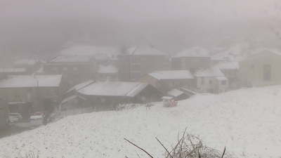 A neve deixa esta estampa de inverno en Pedrafita