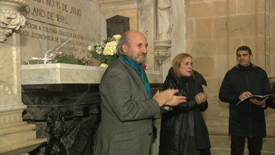 Homenaxe da AELG a Rosalía de Castro no Panteón de Galegos Ilustres