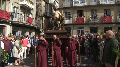 Procesión e bendición dos ramos na Praza do concello de Viveiro