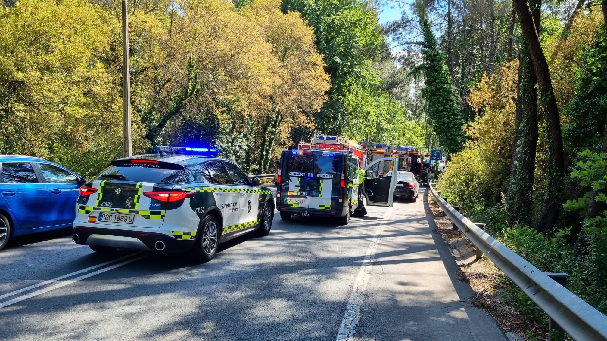 Tras o accidente rexistráronse retencións na estrada PO-552