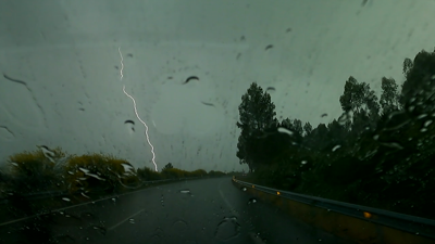 Treboada con moito aparato eléctrico esta mesma tarde na Cañiza