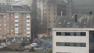 Un incendio calcina dous vehículos en Culleredo/ Twiter