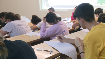 Alumnos realizando a ABAU o pasado xuño na Facultade de Ciencias da Comunicación (USC)