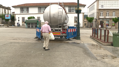 O Concello e Viaqua dispoñen tres cisternas para que os veciños se abastezan a diario