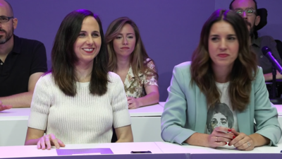 Ione Belarra e Irene Montero na reunión do consello cidadá de Podemos