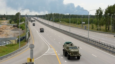 Convoi militar de Wagner diríxese cara Moscova na autoestrada M4 nas proximidades de Voronezh