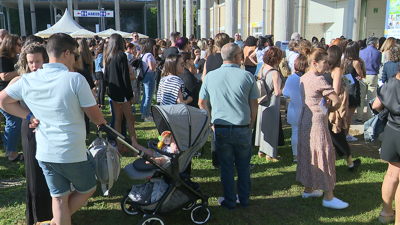 Opositores convocadods ás probas do sergas en Silleda ás portas do recinto