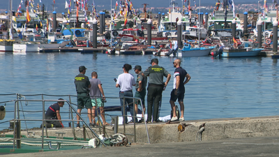 Salvamento Marítimo trasladou a parella ata o porto