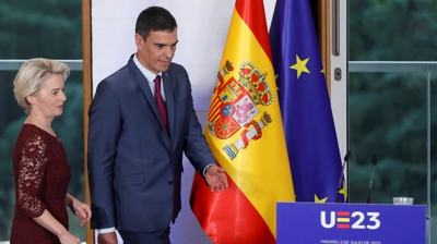 O presidente do Goberno, Pedro Sánchez, e a presidenta da Comisión Europea, Ursula Von der Leyen (EFE/Mariscal)