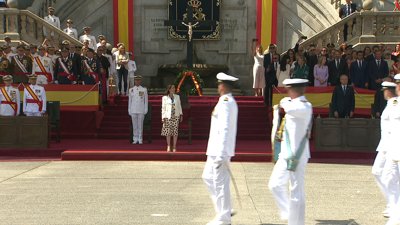 A ministra de Defensa Margarita Robles preside os actos na escola naval de Marín