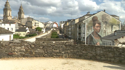 O mural da Castrexa de Lugo nunha fachada ao carón da Muralla da cidade