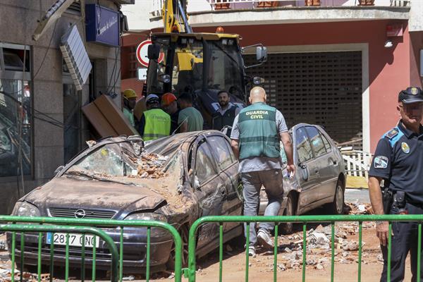 Así quedou a contorna do edificio afectado pola explosión (EFE/Xoán Rey)