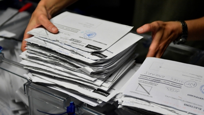 Reconto do voto exterior en Palma de Mallorca. EFE/Miquel A. Borràs