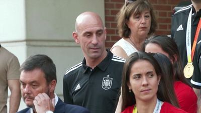 Rubiales coas camipoas do Mundo de Fútbol na Moncloa o 22 de agosto